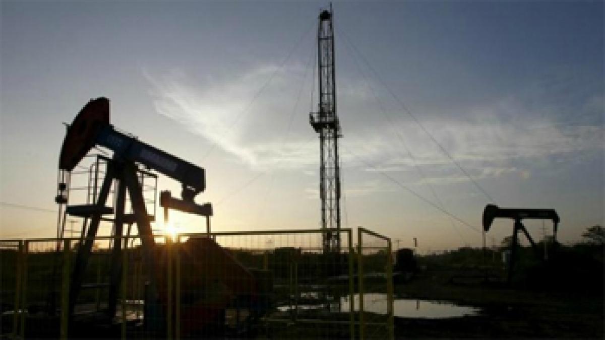 Asian oil prices extended losses following rise in US stockpiles